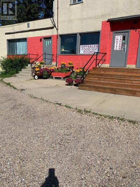 5007 49 Street Property Photo 2