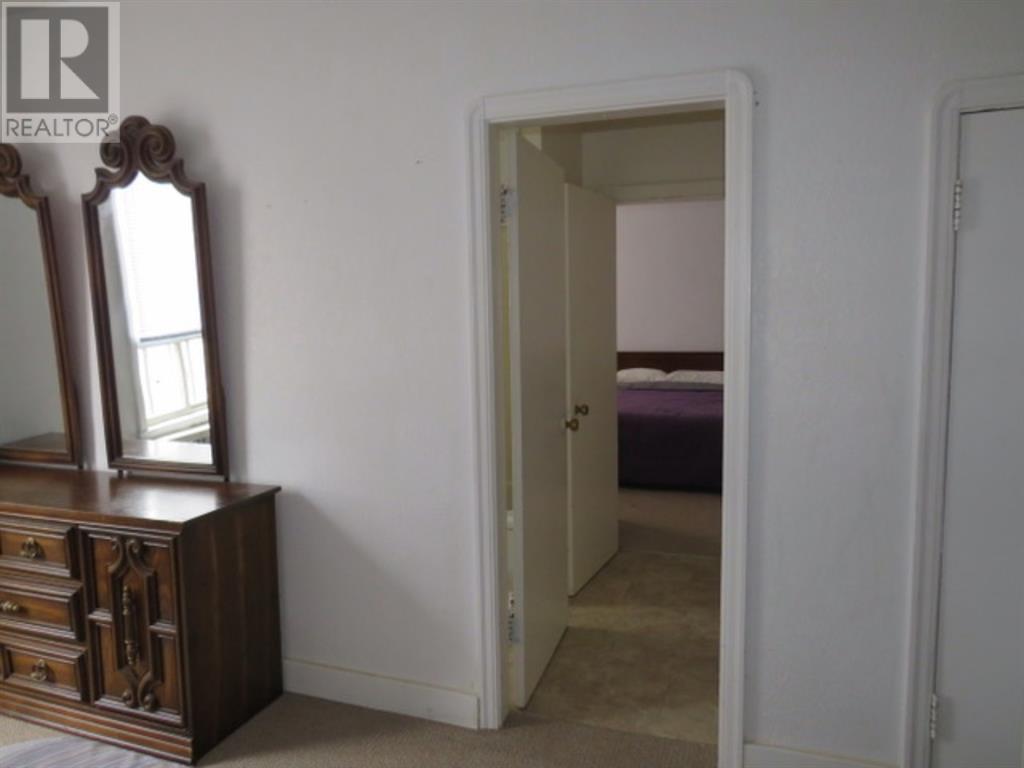 5007 49 Street Property Photo 35