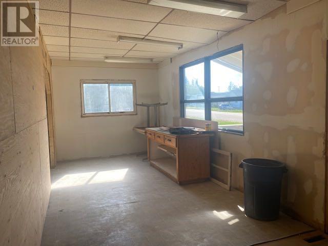 5007 49 Street Property Photo 17