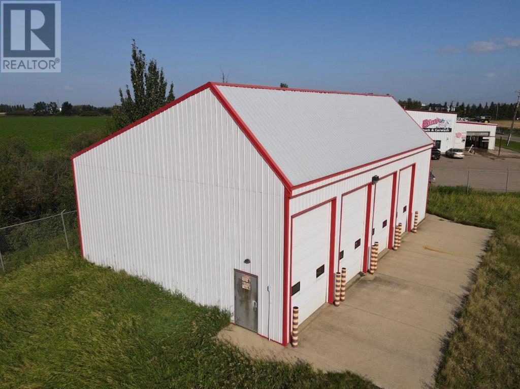 4120 53 Avenue Property Photo 3