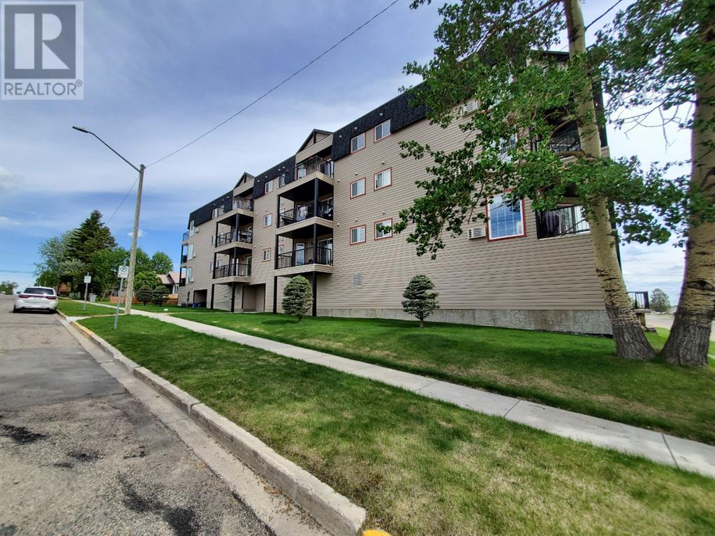 101, 5037 7 Ave Property Photo 1
