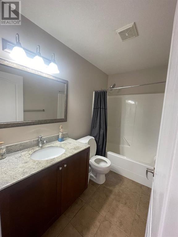 401, 5037 7 Avenue Property Photo 5