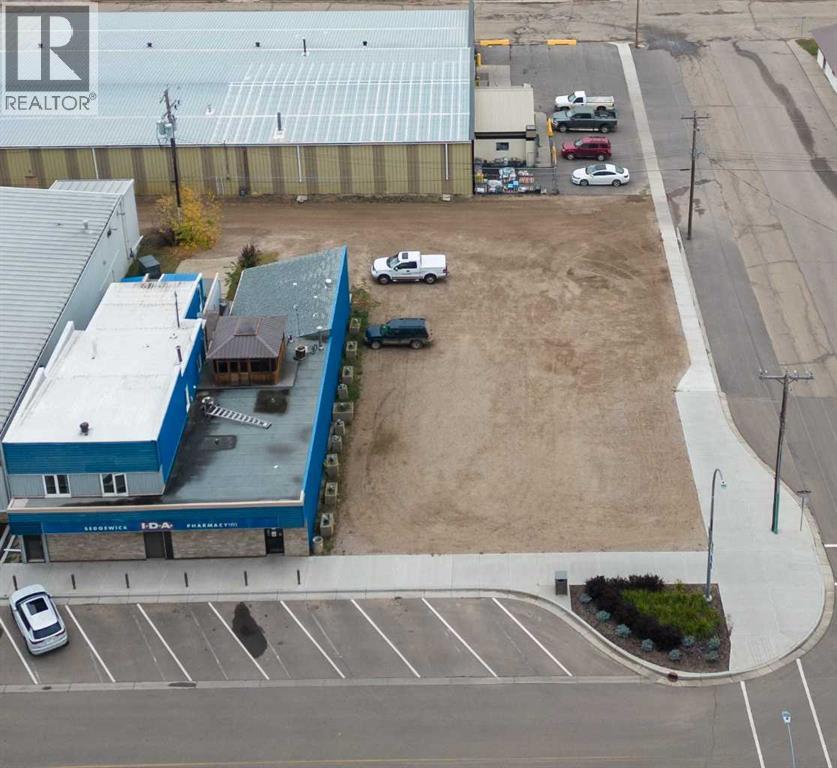 4851 47 Street Property Photo 1