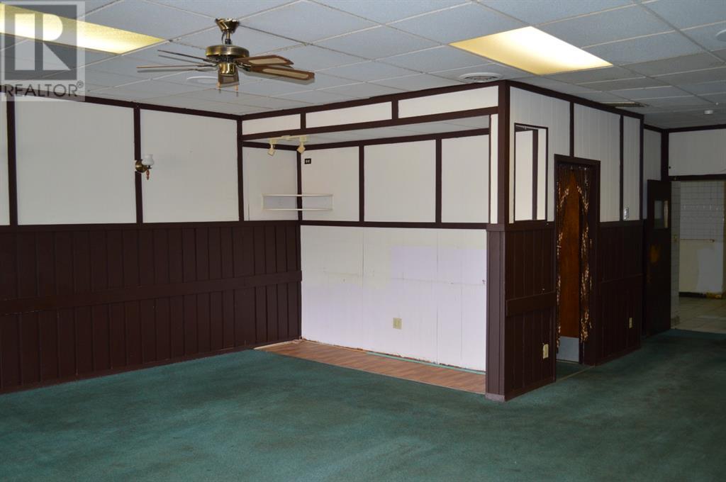 4939 50 Street Property Photo 4