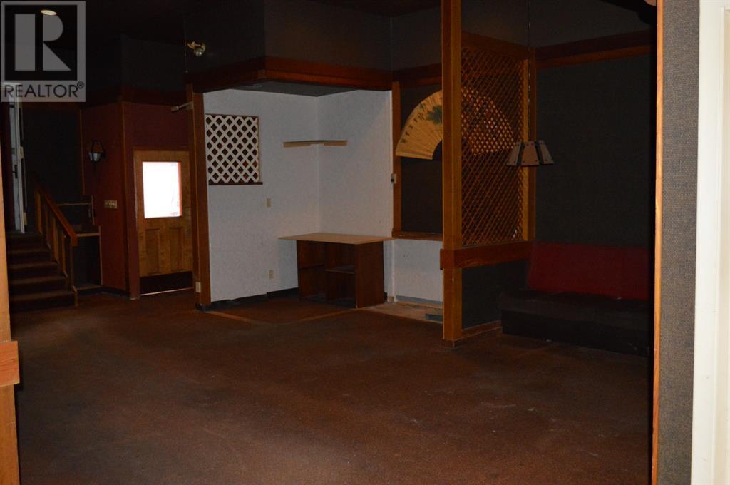 4939 50 Street Property Photo 6