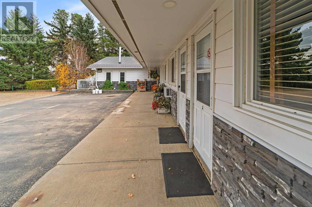 4914 46 Street Property Photo 2