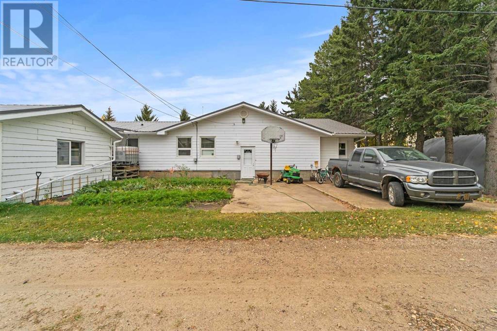 4914 46 Street Property Photo 6