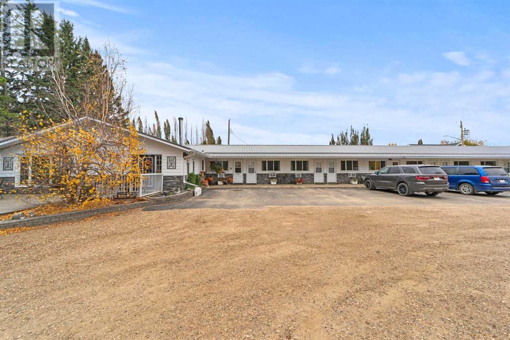 4914 46 Street Property Photo 7