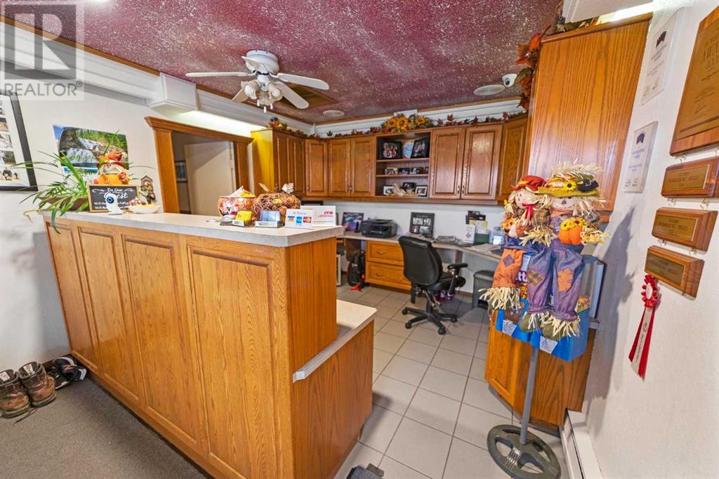 4914 46 Street Property Photo 8