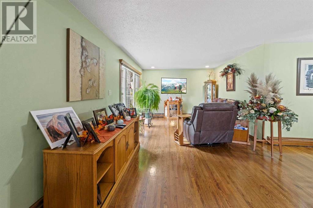 4914 46 Street Property Photo 10