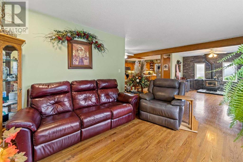4914 46 Street Property Photo 12