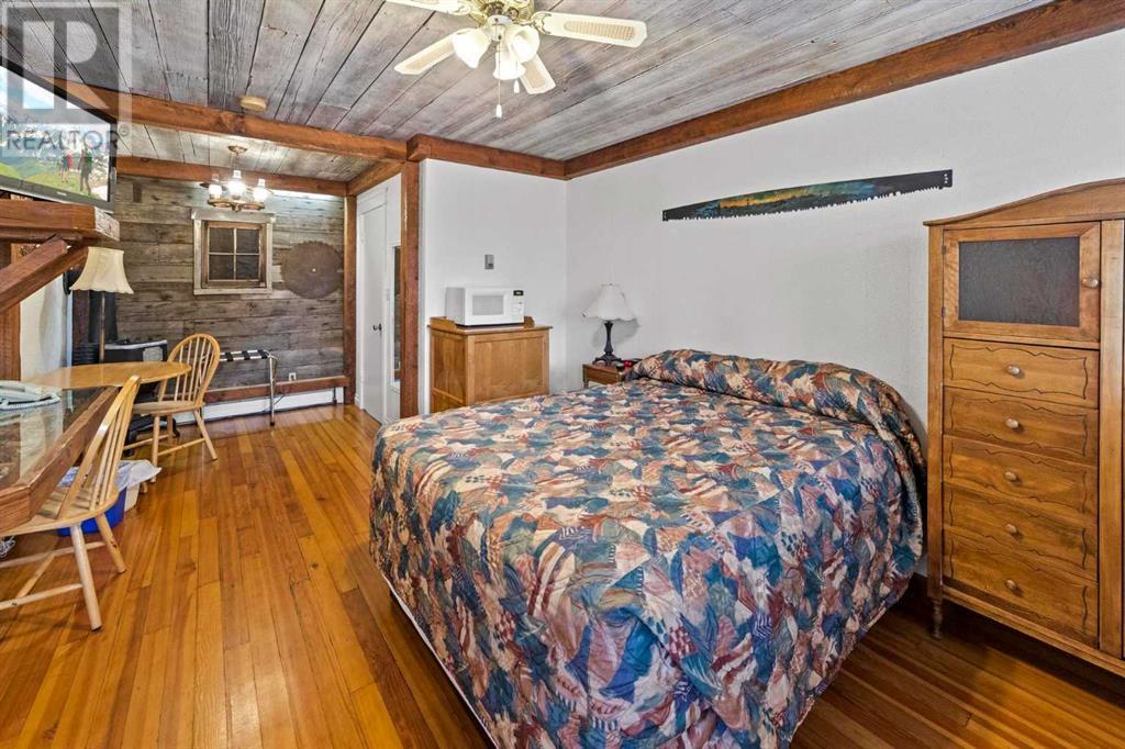 4914 46 Street Property Photo 38