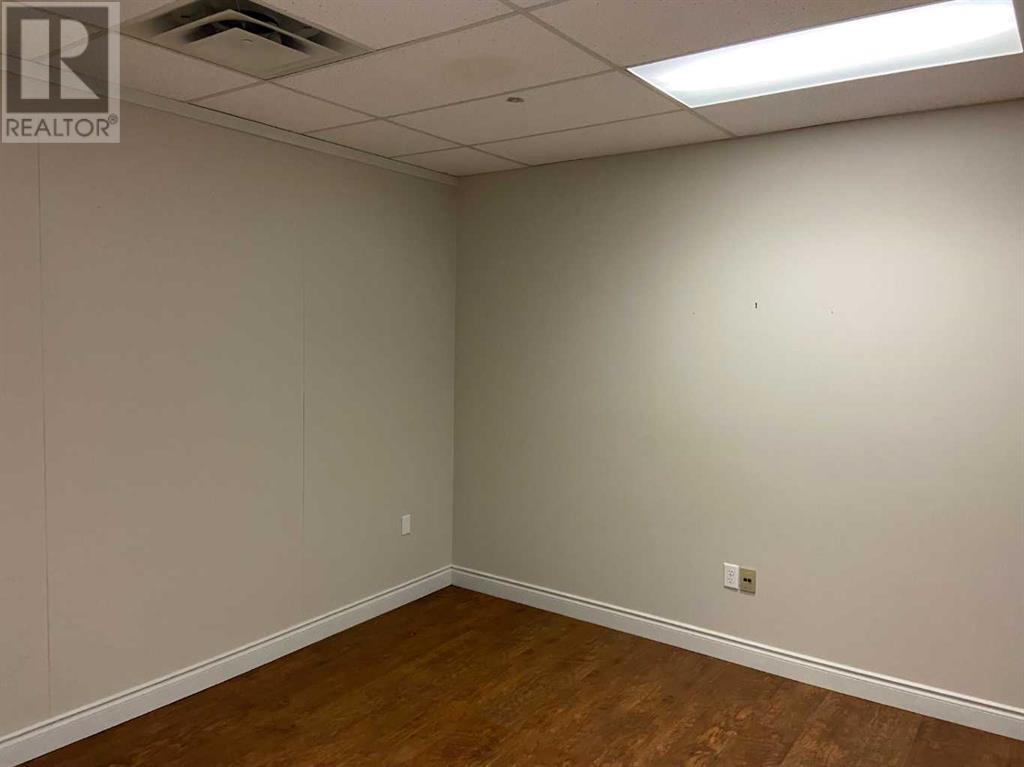 9930 102 Street Property Photo 4