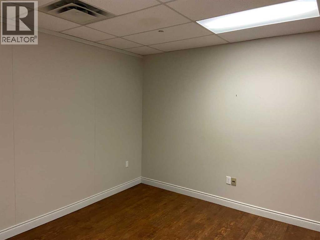 9930 102 Street Property Photo 4