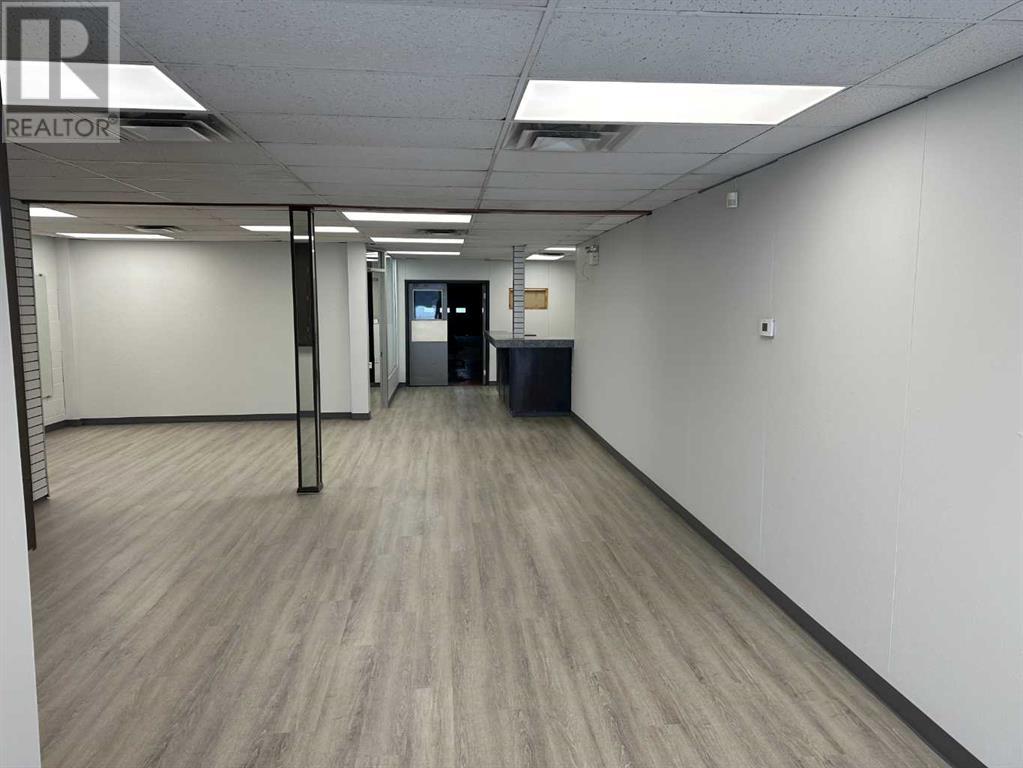 11034 100 Street Property Photo 4