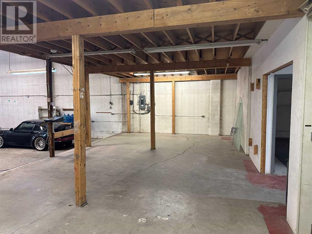 11034 100 Street Property Photo 10