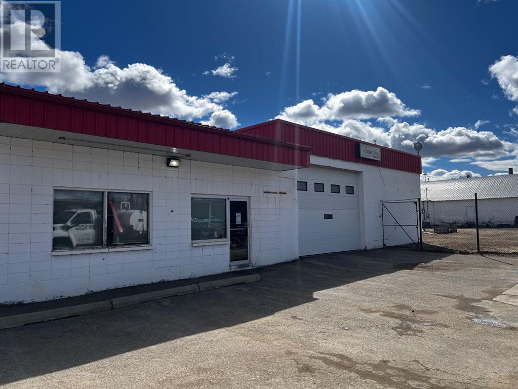 4912 50 Street Property Photo 4