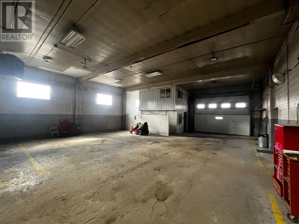 4912 50 Street Property Photo 8