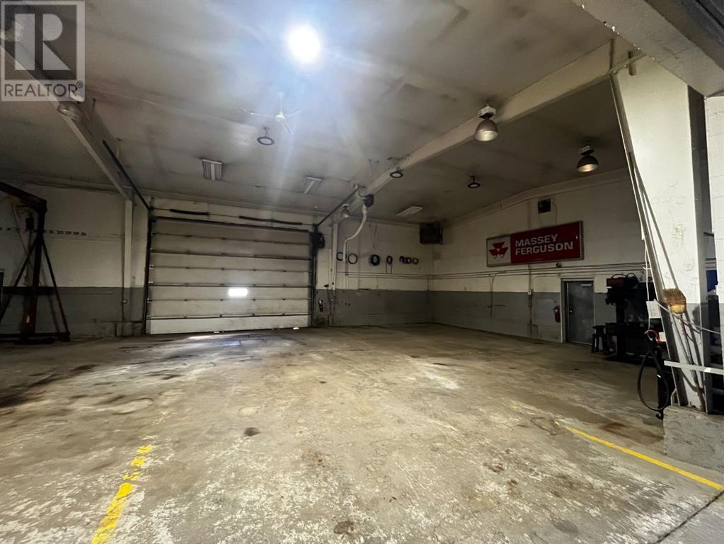 4912 50 Street Property Photo 9