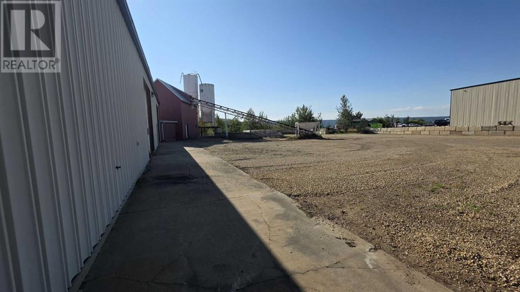 10601 77 Street Property Photo 2