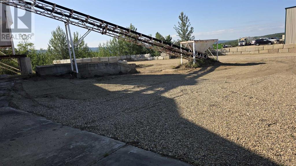10601 77 Street Property Photo 3