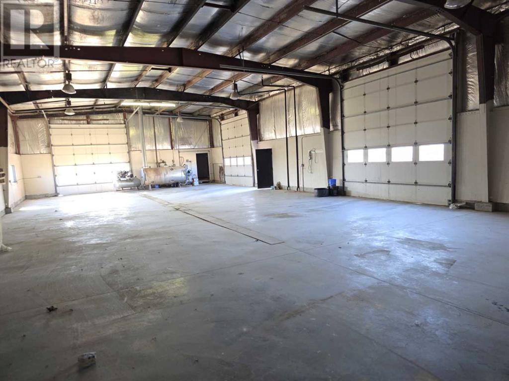 10601 77 Street Property Photo 10
