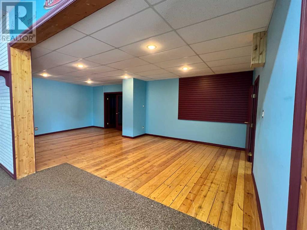 2, 5804 50 Avenue Property Photo 3