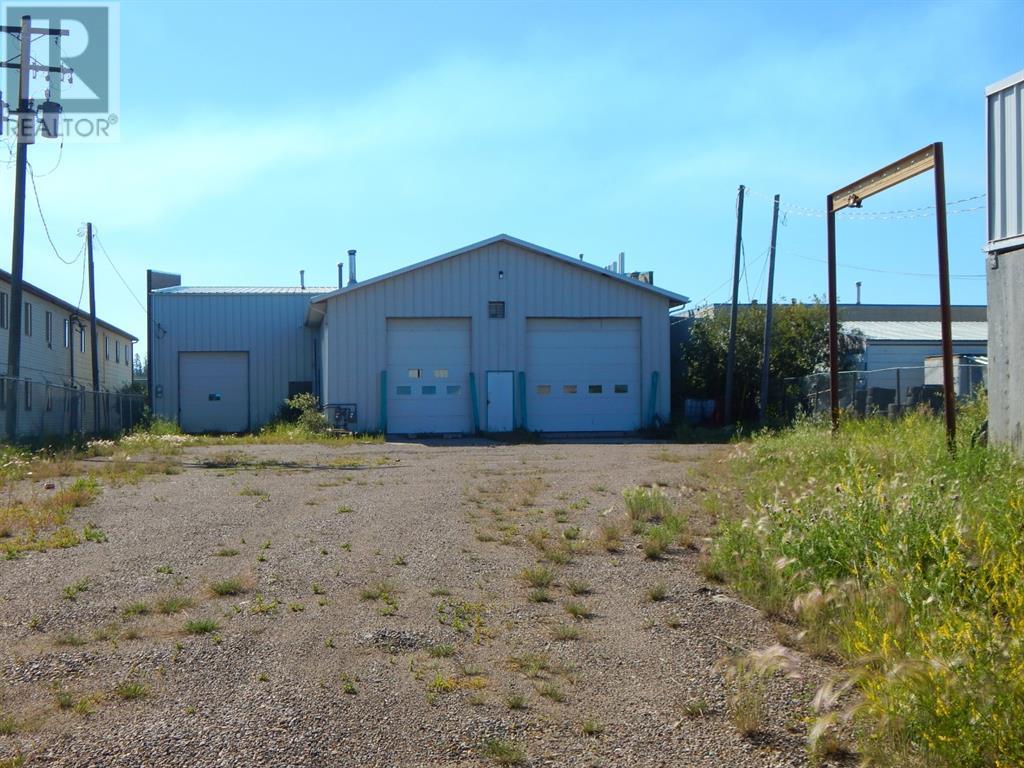 9712 97 Street Property Photo 3