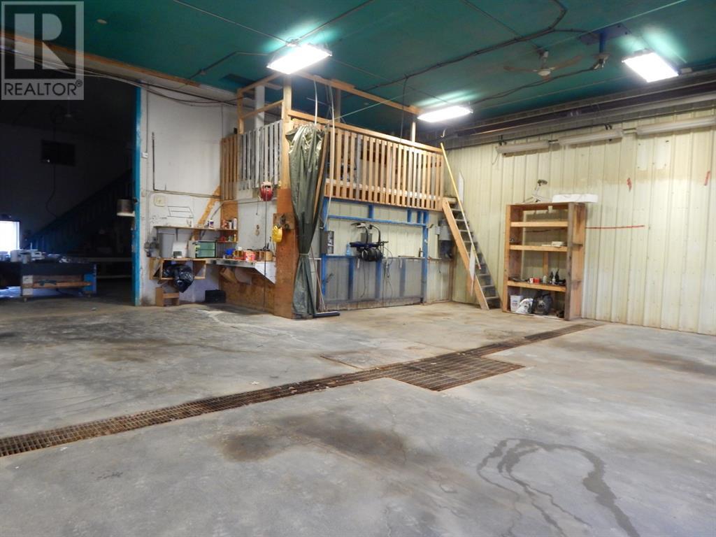 9712 97 Street Property Photo 4