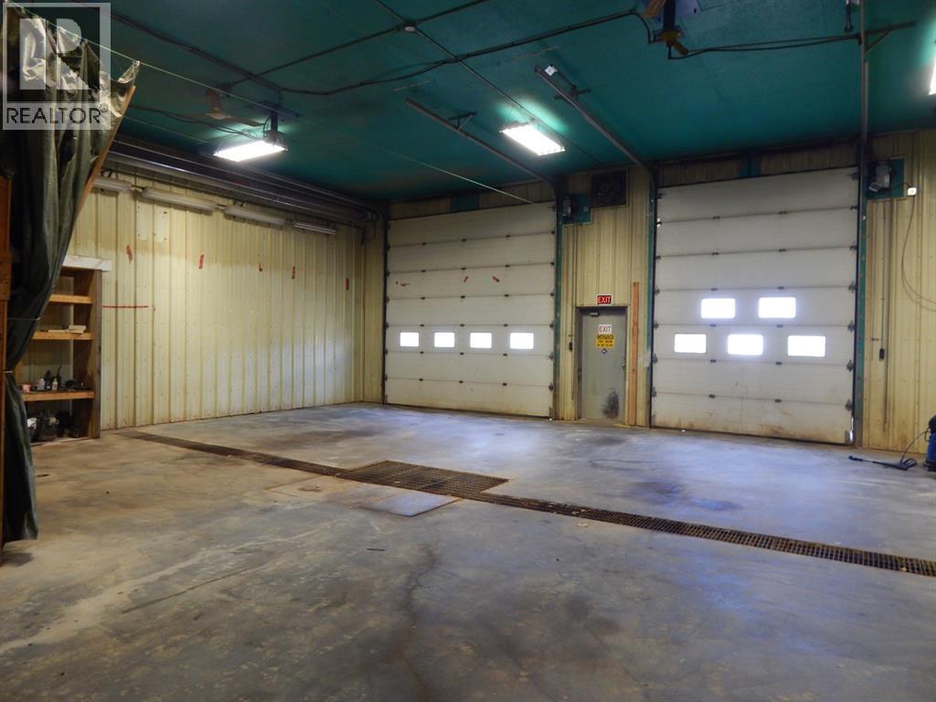 9712 97 Street Property Photo 5