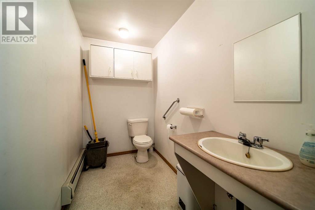 810 1 Avenue Property Photo 14