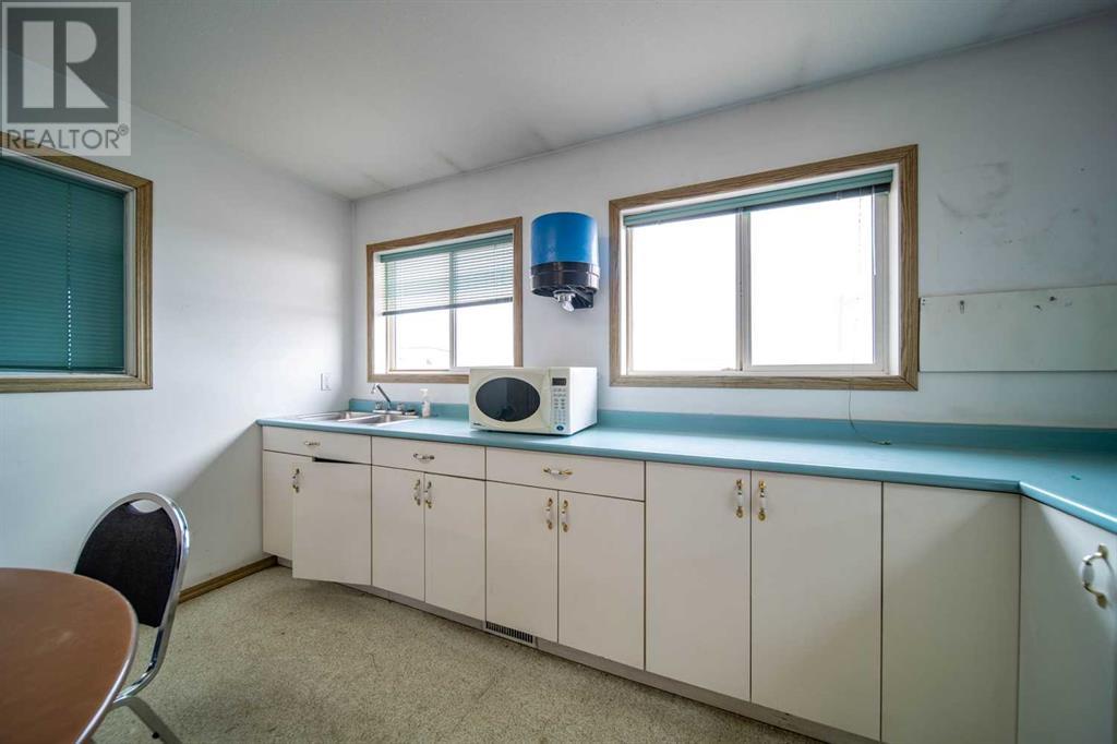 810 1 Avenue Property Photo 20