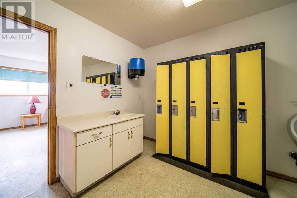 810 1 Avenue Property Photo 24