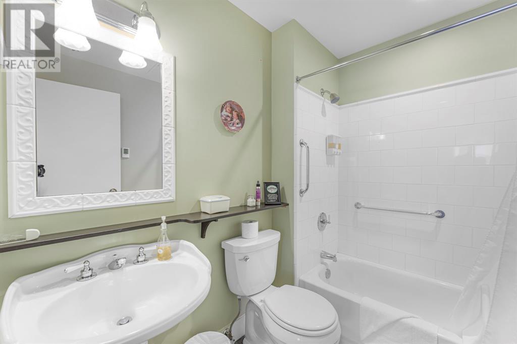 111 Severn Avenue Property Photo 16