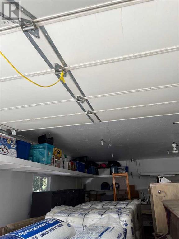 4437 54 Avenue Property Photo 3