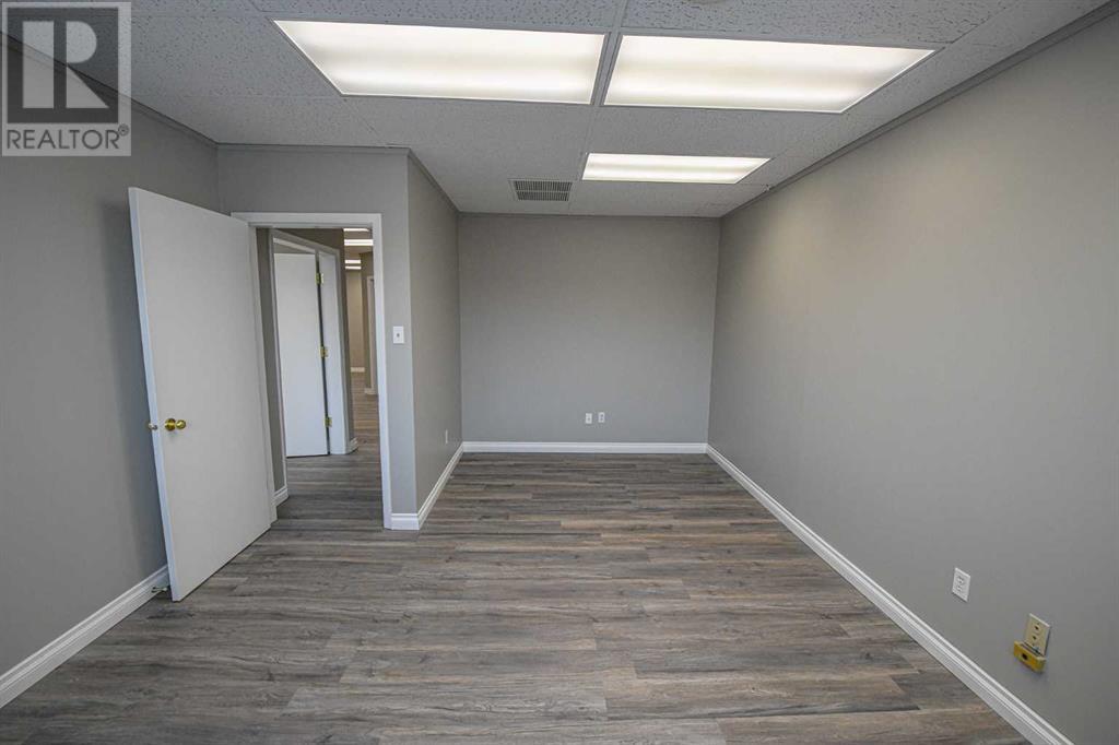 200, 10009 101 Avenue Property Photo 4