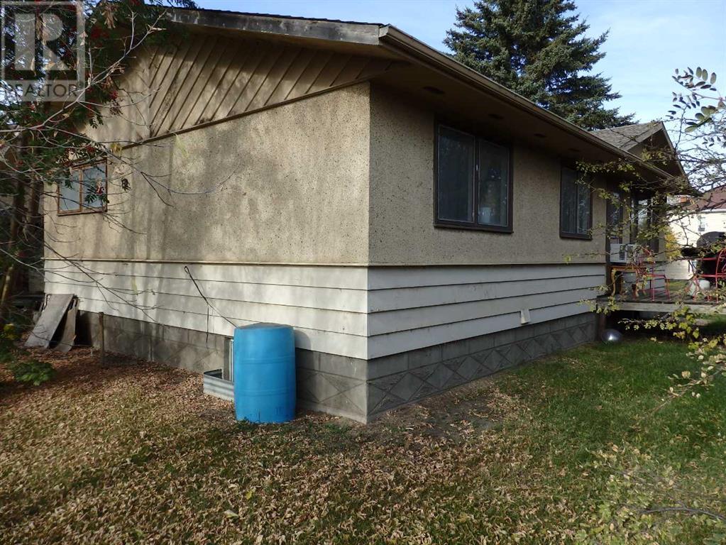 4415 52 Street Property Photo 2