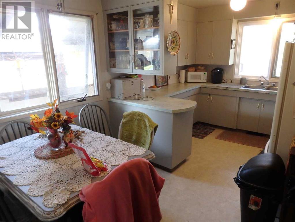 4415 52 Street Property Photo 6