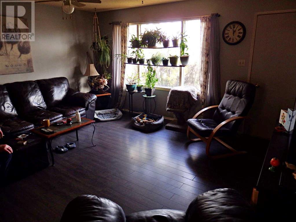 4415 52 Street Property Photo 10