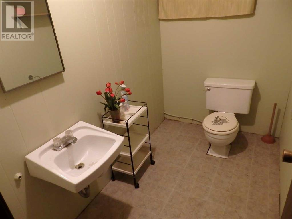 4415 52 Street Property Photo 14