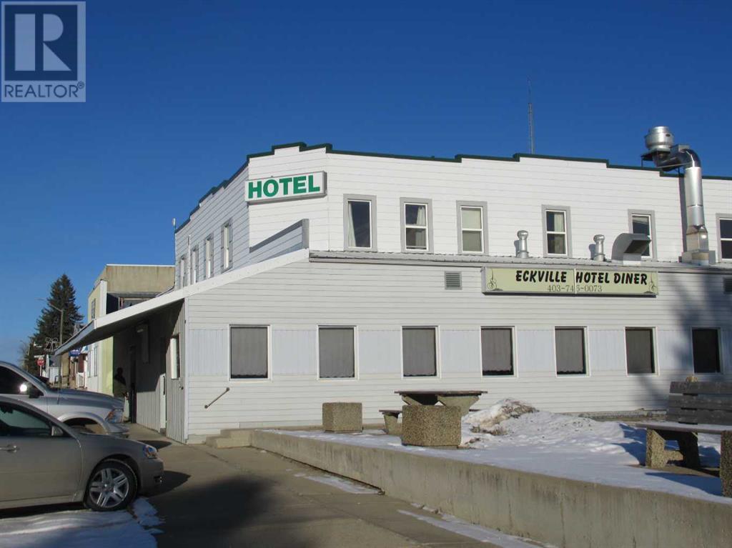 5007, 50 Street Property Photo 3