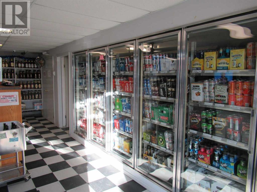 5007, 50 Street Property Photo 9