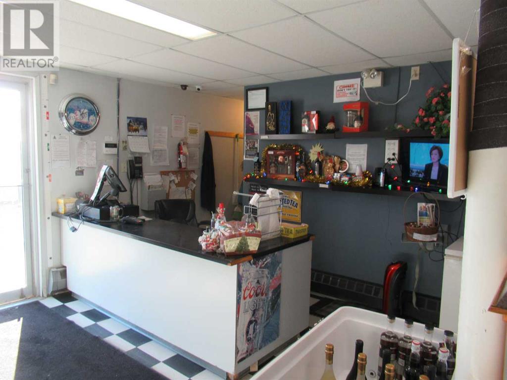 5007, 50 Street Property Photo 10