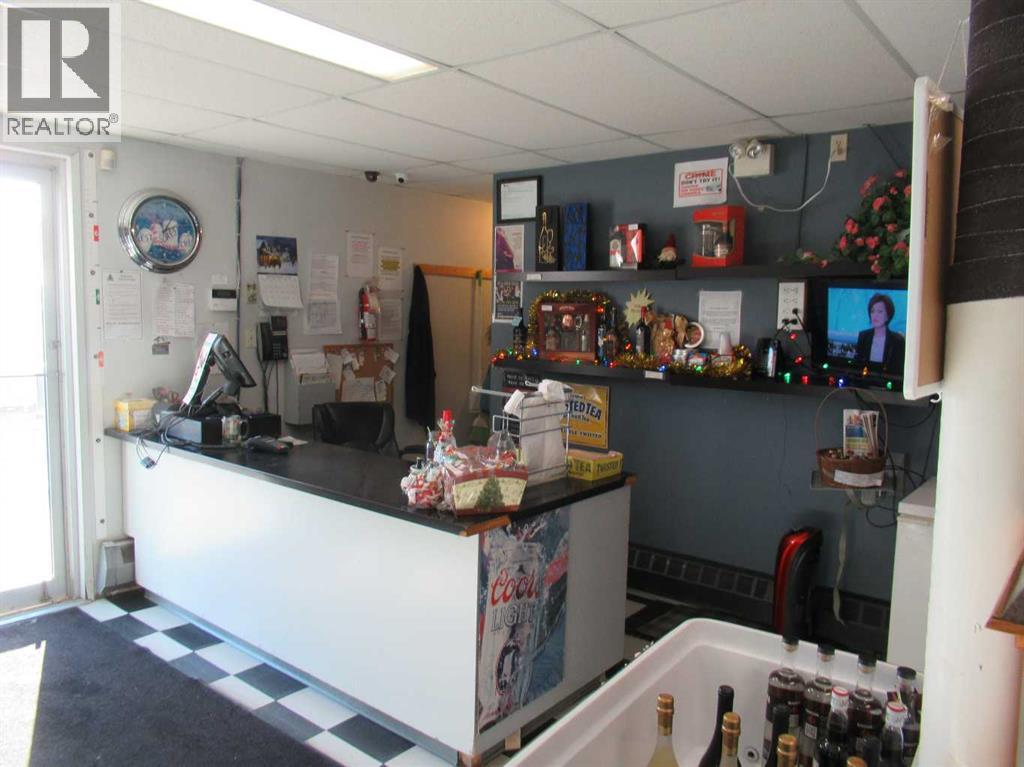 5007, 50 Street Property Photo 10