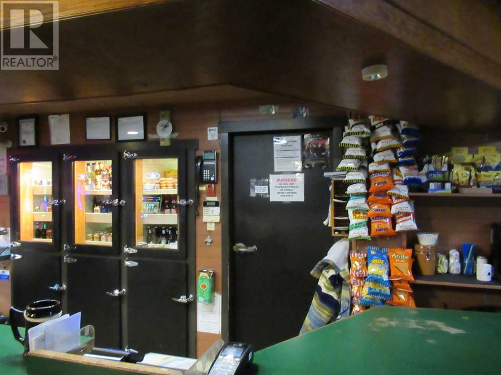5007, 50 Street Property Photo 15