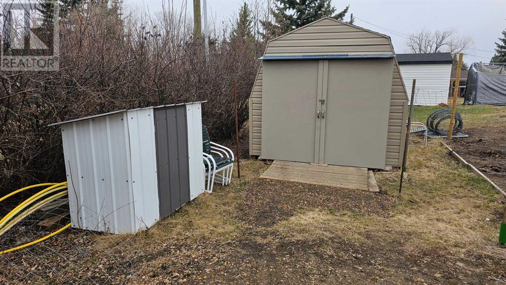 5406 50 Street Property Photo 3