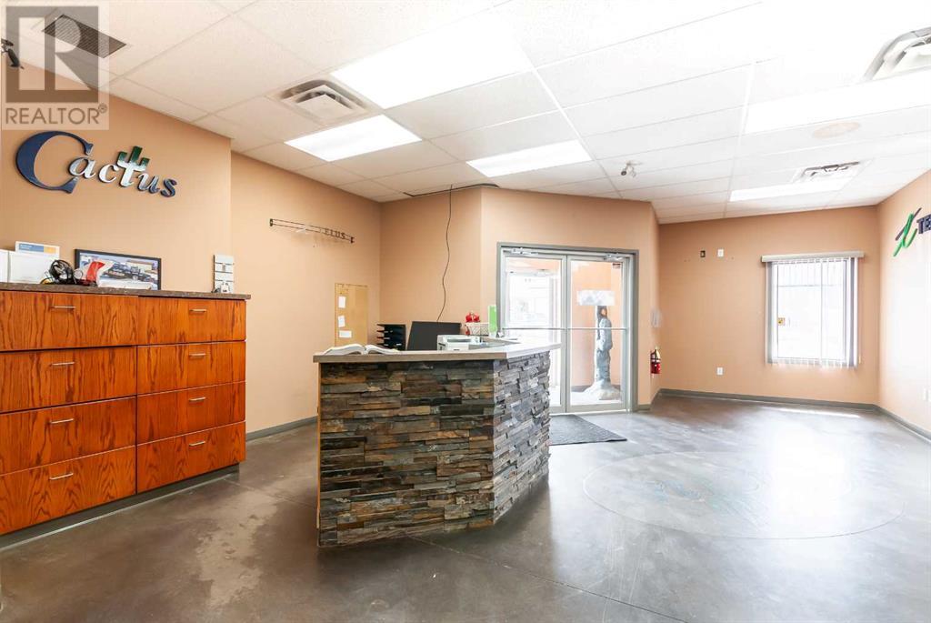 662 16 Street Sw Property Photo 8