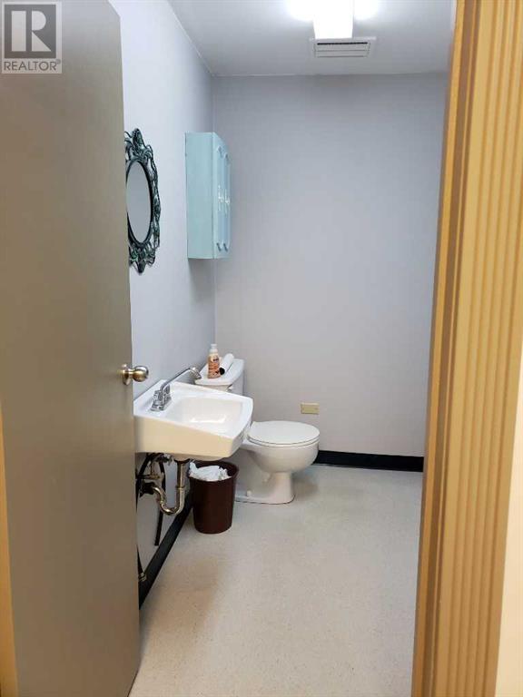 515 50 Street Property Photo 6