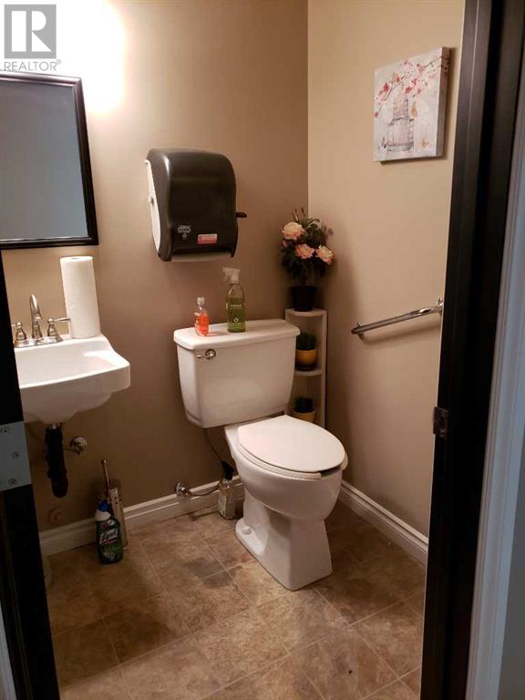 515 50 Street Property Photo 9