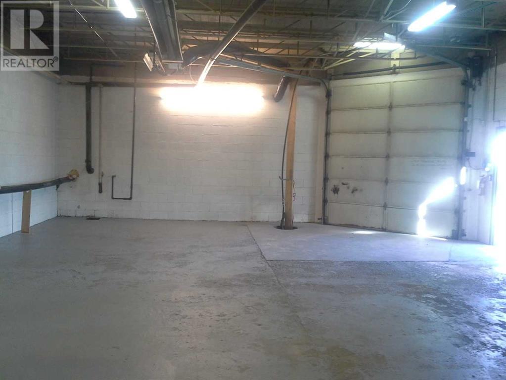515 50 Street Property Photo 10